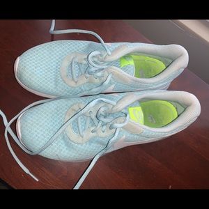 Light Blue Nike Rosche Running Shoe Size 8.5